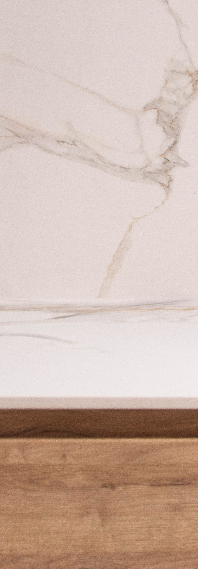 Detalle materiales cocina. Mármol y madera.