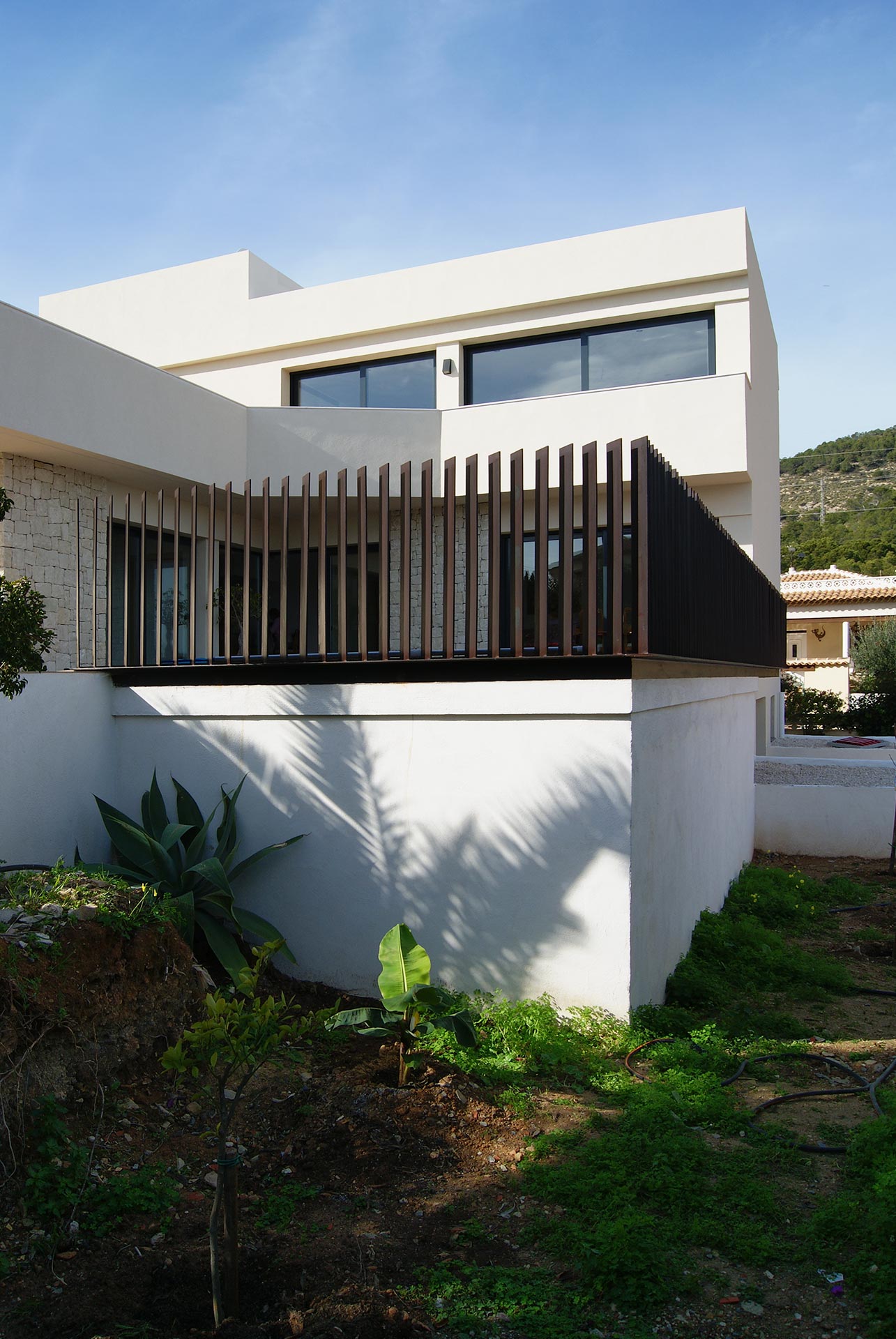 Bases terrazas y verja